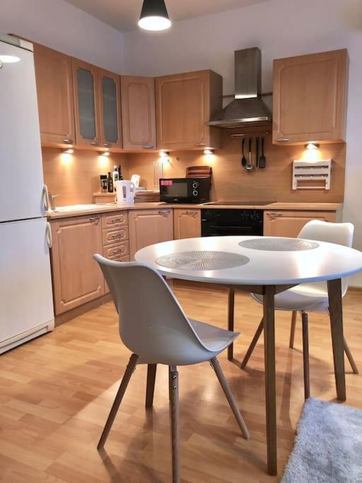 Modern & Cozy Apartment Near Hockey & Football Arena Bratysława Zewnętrze zdjęcie